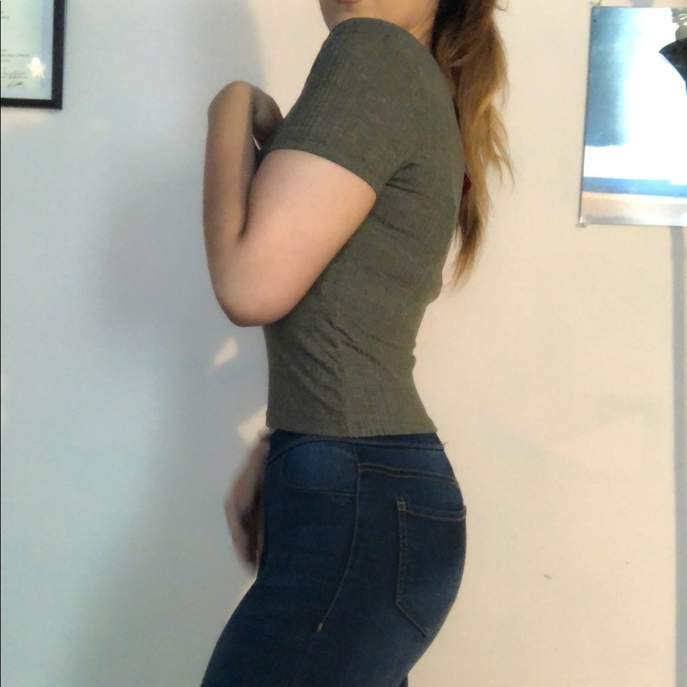 LAST WEEK AVAILABLE  Green v-neck Cropped Tee